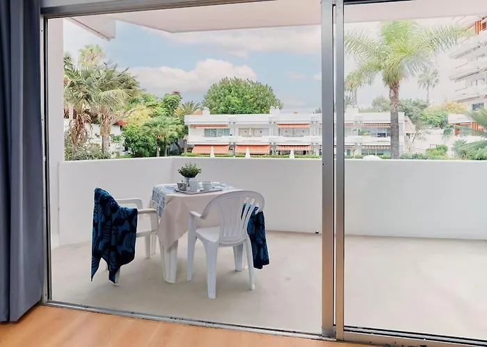 Eden White Molino Oasis Apartment